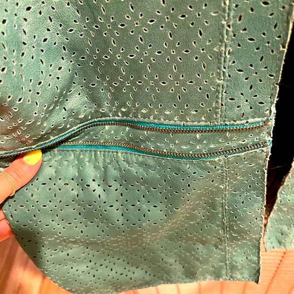 Beautiful turquoise perforated leather jacket - Picture 3 of 8